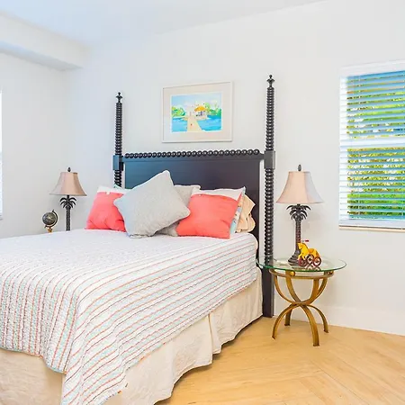 Seven Mile Beach Condo W Pool-3