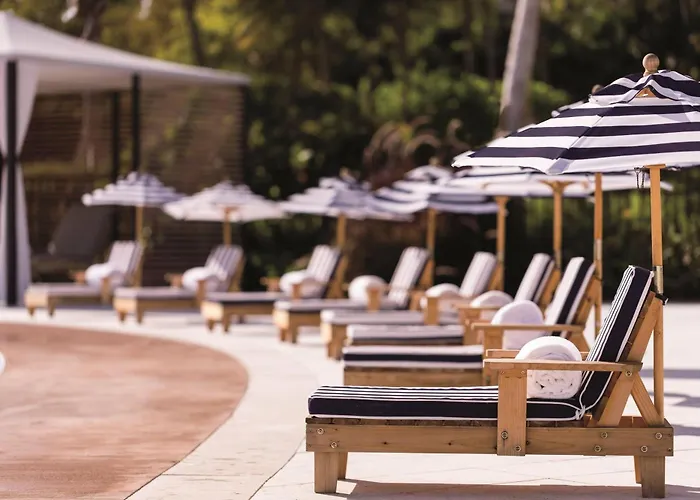 Seven Mile Beach hotels near Public Beach