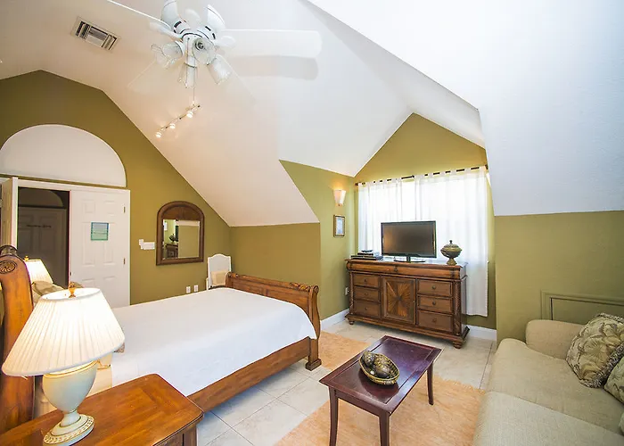 West Bay hotels near Bayside Watersports
